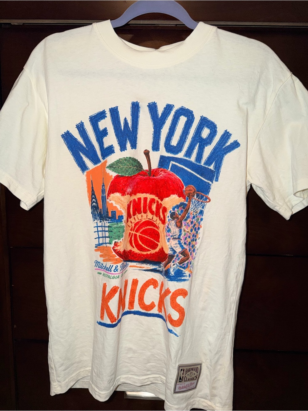 NBA New York Knicks Graphic Cream Tee  men’s size SMALL